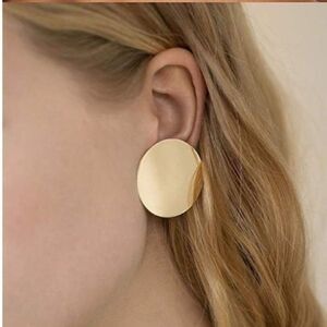 Gold earrings